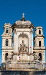 Obraz premium Fontaine et église Saint-sulpice à Paris, France