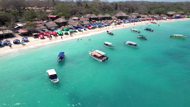 Paisajes, playas, sitios tur&iacute;sticos, torre del reloj, fuertes, murallas de la ciudad de Cartagena, ubicada en Colombia, pais latinoamericano.