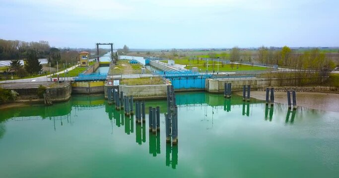 Dam for the passage of cargo ships on a river