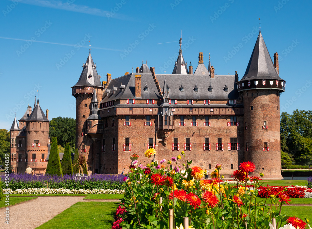 Wall mural Exterior view of De Haar Castle. Kasteel de Haar in Haarzuilens village, Utrecht, Netherlands.