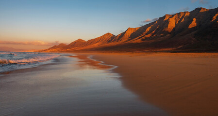 Naklejka premium Cofete Beach at sunset on the Canary Island Fuerteventura, Spain.