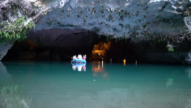 Altınbeşik Cave Ibradı is a wonderful cave located in Antalya. It is possible to tour the Altın Beşik Cave by boat.