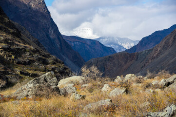 View of Chulyshman valley in Altay mountains in the autumn