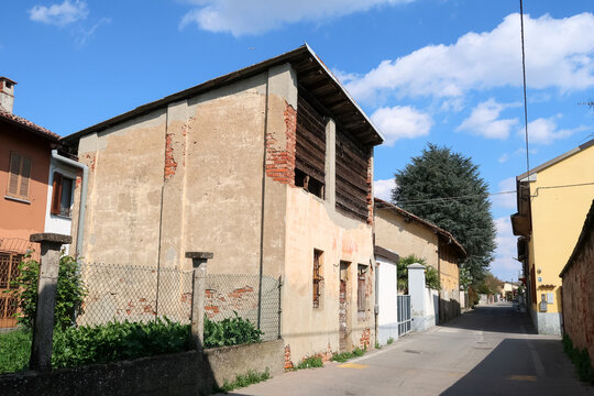 Linarolo characteristic village houses church vision panorama landscape art history