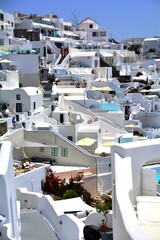 Ensemble de petites maisons blanches empilées, architecture typique de Santorin en été, Fira, Santorin, Grèce, Europe 2