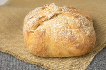 Fresh and crispy bread dissolves on the towel