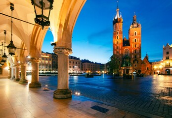 Obraz premium St. Mary's Church in the evening with a blue sky in the background, in Krakow, Poland