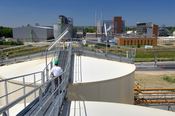 Biocarburant, Bioéthanol, usine d'Arcis sur Aube, cuves de stockage