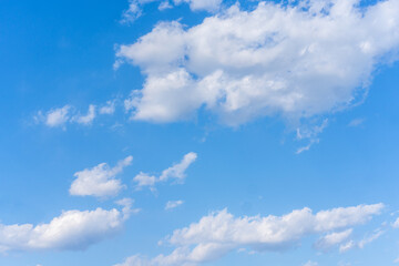 Naklejka na ściany i meble 青空に浮かぶ雲の写真