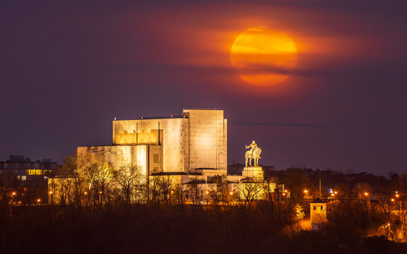 A rising full moon above the National Monument at V&iacute;tkov in Prague. 