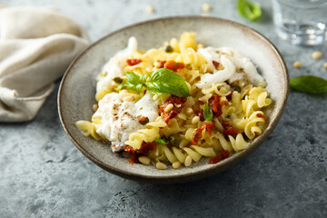 Pasta with fresh cheese and tomatoes