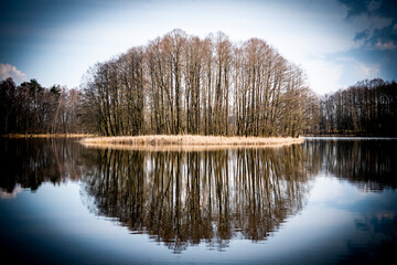 jezioro odbicie woda wiosna © Daniel