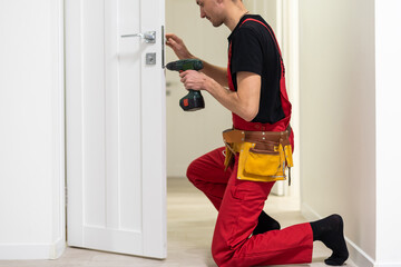 The master adjusts the fittings in the doors. The plastic door jammed does not work. The plastic...