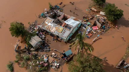 Tuinposter Aerial of the poor population of Africa living in old buildings during the flood © Bruno Pedro/Wirestock Creators