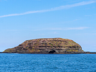 Fototapeta premium Round Island Sunny.