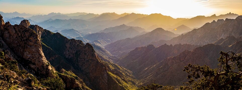 جبل النور في مكة المكرمة وجبل احد في المدينة المنورة وجبال الطائف
Jabal Al-Nour and Cave Hira in Makkah Al-Mukarramah, Mount Uhud in Al-Madinah Al-Munawwarah, and the Taif Mountains