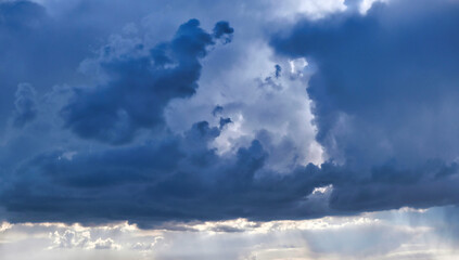 Fototapeta na wymiar image of rain-laden black cloud