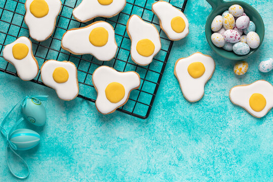 Funny Easter fried eggs icing cookies