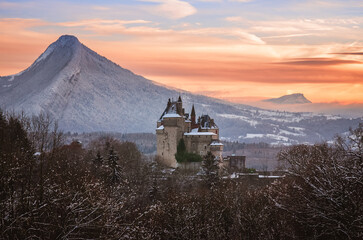 Le château de Menthon Saint Bernard en hiver