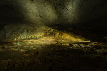 秋芳洞の百枚皿