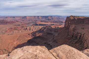 hiking the dead horse trail in dead horse point state park in utah, usa