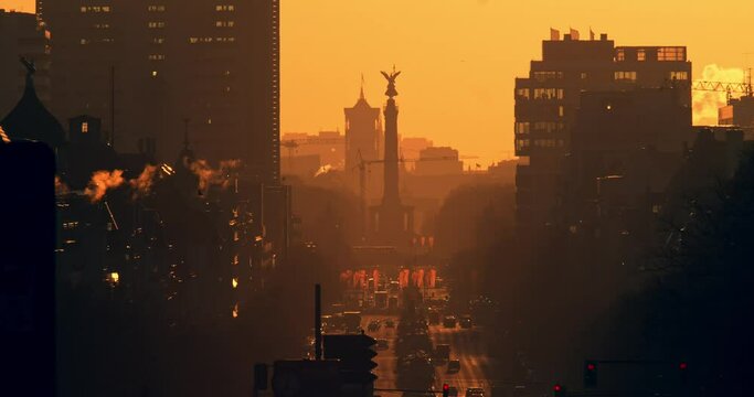 Berlin, Deutschland, Blick vom Theodor-Heuss-Platz in Richtung Osten, Kaiserdamm, Technische Universitaet, Siegessaeule, Rotes Rathaus,