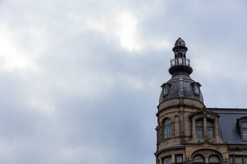 Fototapeta na wymiar Amsterdam building against sky