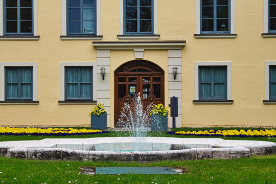 brunnen on entrance 