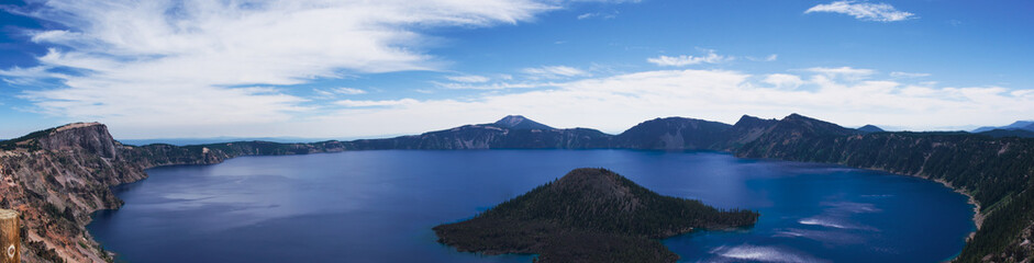 Fototapeta na wymiar Crater Lake panorama