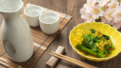 菜花(なばな)のお浸しと日本酒と桜　日本のお花見・晩酌　イメージ