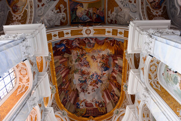 Innenansicht Evangelische Stadtkirche in Ellwangen (Jagst), Baden-Württemberg