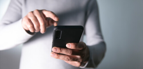 man hand holding smart phone..