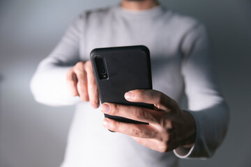 man hand holding smart phone..