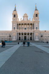 Obraz premium Cathedral church Catedral de Santa María la Real de la Almudena in front of the royal palace, Madrid spain