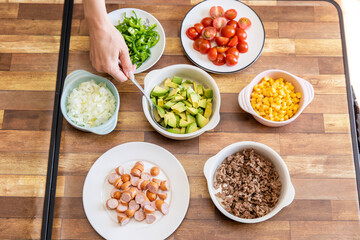 カラフルなカット野菜　Green and yellow vegetables