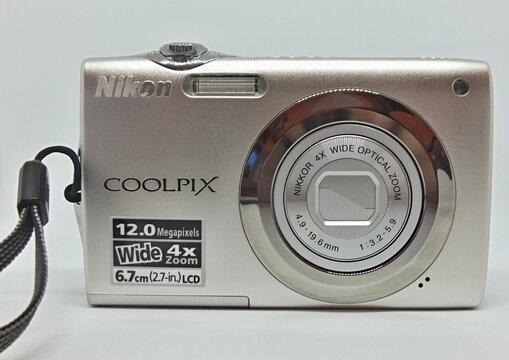 Nikon Coolpix S3000 digital compact camera