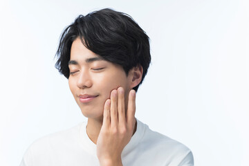 メンズビューティー /スキンケア /若いアジア人男性ポートレート