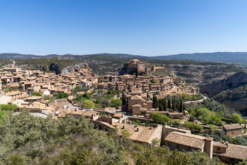 Fototapeta na wymiar Panoramic view of the town of Alquezar where the hanging footbridges over the Vero river are located.