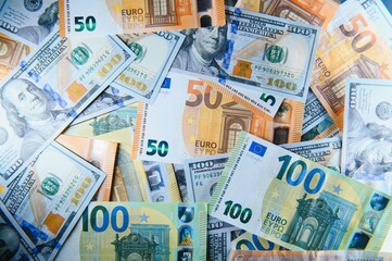 Lots of different Euro banknotes shown as a mess.