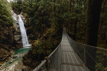 Fototapeta premium Scenic shot of a bridge and a waterfall in Cascade Falls park in British Columbia, Canada