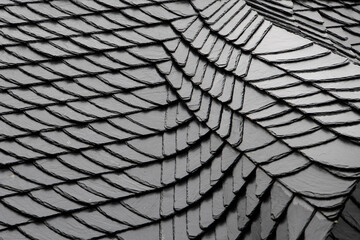 Detailaufnahme eines Kunstvoll mit Schieferschindeln gedeckten Daches  - Zeugnis großer...