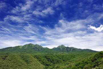 Fototapeta na wymiar 盛夏の八ヶ岳と筋雲