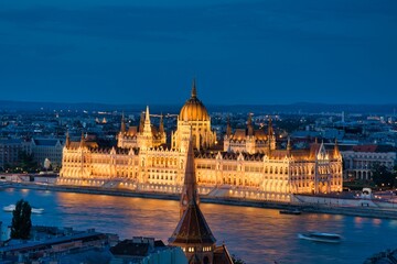 Obraz premium Distant view of the Hungarian Parliament Building at night, Budapest