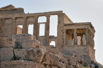 Photo sur Plexiglas Monument historique Scenic view of the Caryatid porch of the Erechtheion in Athens, Greece