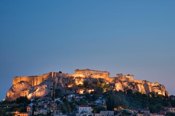 Fototapeta premium Scenic view of the Acropolis of Athens citadel on a rocky outcrop above the city at night