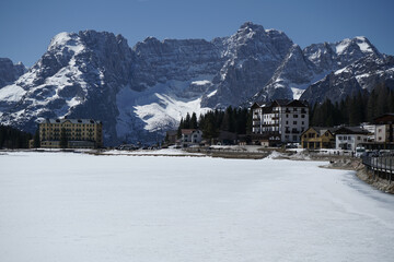 Lago di Misurina ghiacciato