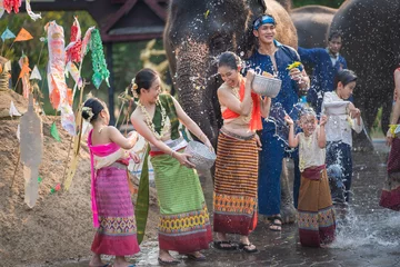Crédence de cuisine en verre imprimé Bangkok Tourist Asian people wearing traditional Thai dresses are happy to play splashing water during Songkran festival for travel a funny happy holiday in popular culture Thailand.