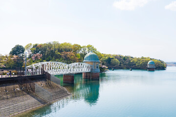Fototapeta premium 村山貯水池第一取水塔（多摩湖）