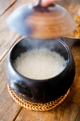 土鍋で炊きたてのごはん