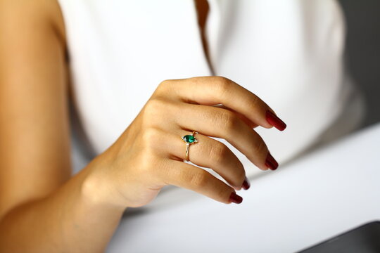 Welcome Spring with the Van Cleef & Arpels Lucky Spring Collection